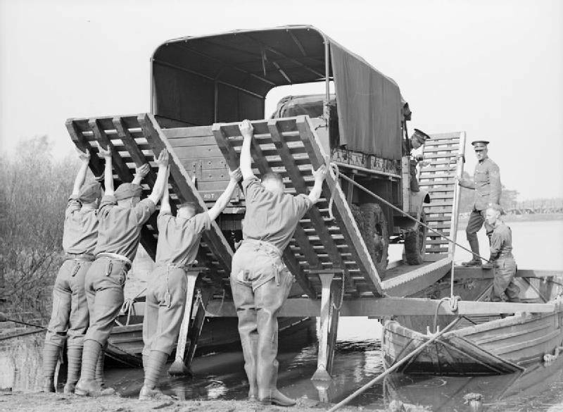 Складной лодочный инвентарь. Folding Boat Equipment  оружие