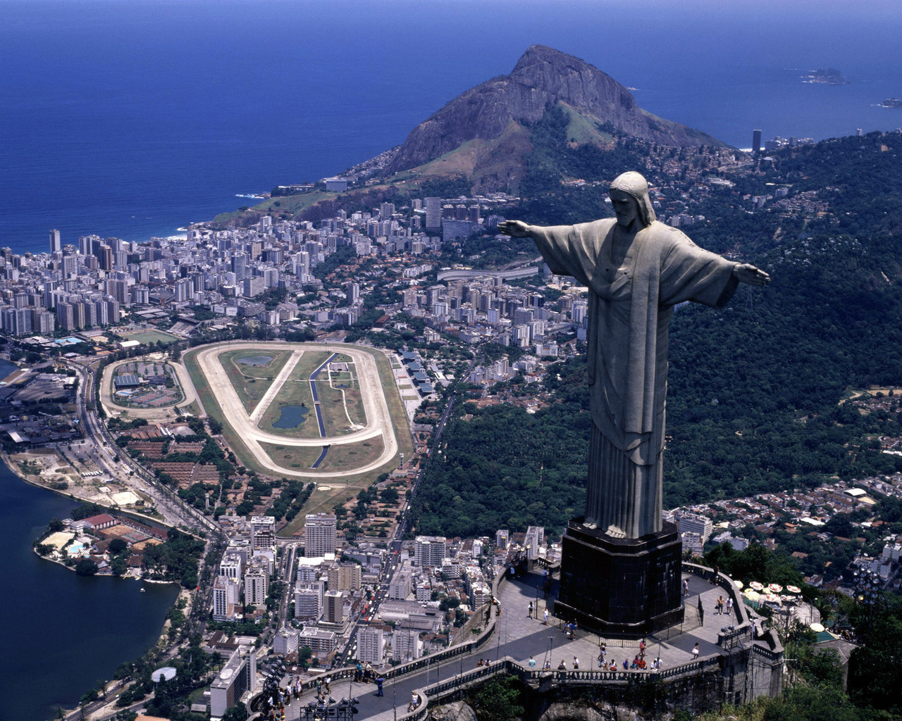 Статуя-Христа-в-Ріо-де-Жанейро