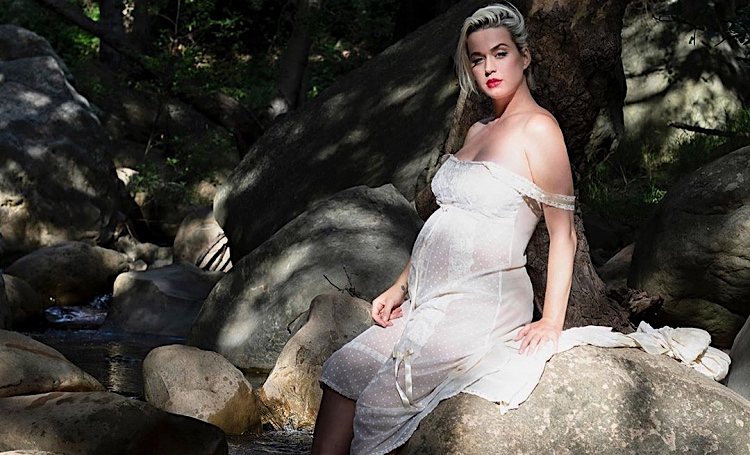 Daisies: беременная Кэти Перри появилась обнаженной в новом клипе