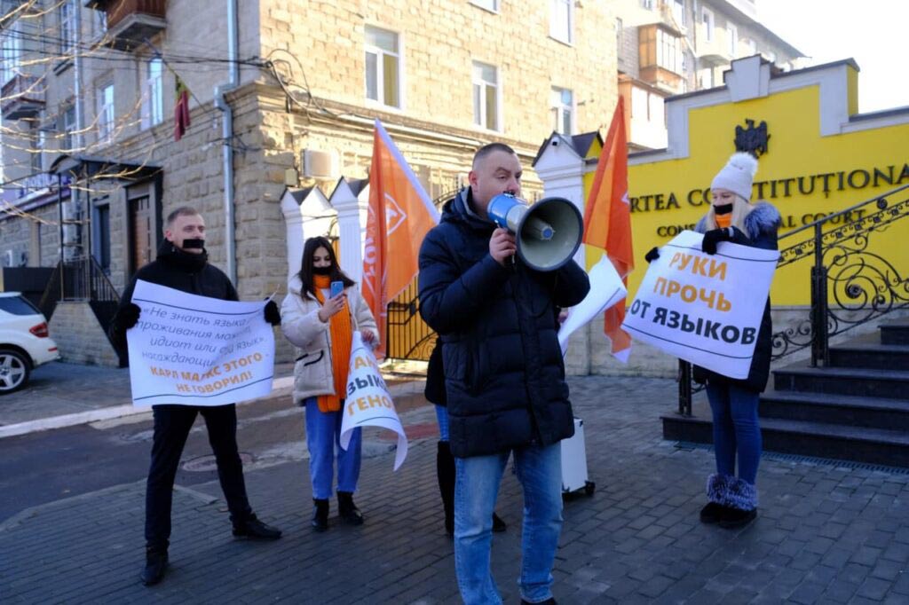 Что ждать стране, где у президента и членов КС – иностранное гражданство? Что ждать стране, где у президента и членов КС – иностранное гражданство? геополитика