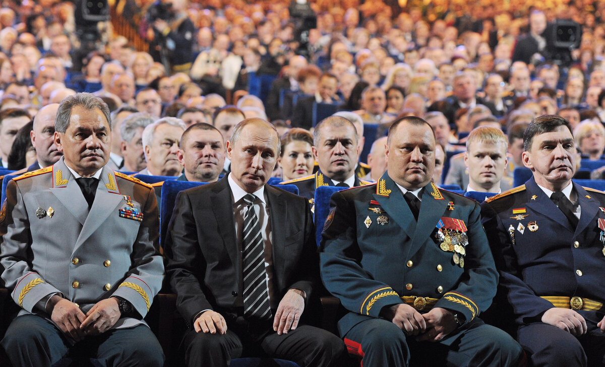 В России, наряду с очисткой в Министерстве обороны, начали уходить со своих должностей губернаторы.-3