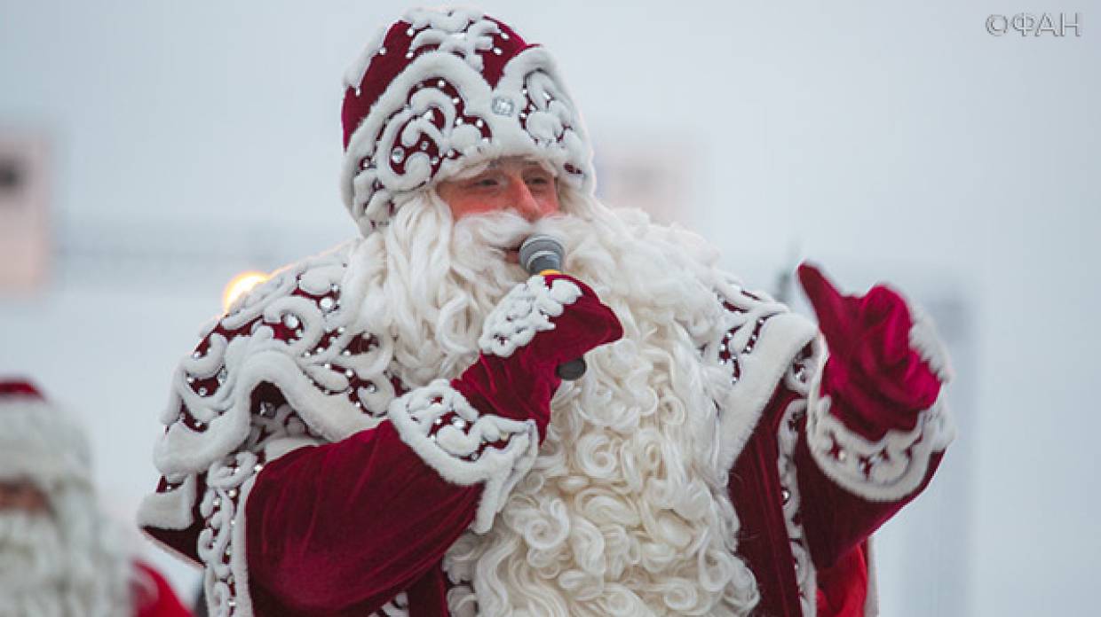 Парад Дедов Морозов и Снегурочек прошел в подмосковном Видном