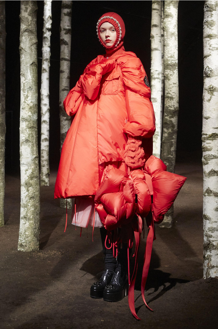 Ноу-хау в мире моды: платья из пуховиков Ноу-хау в мире моды: платья из пуховиков дизайнеры,мода,мода и красота,модные тенденции