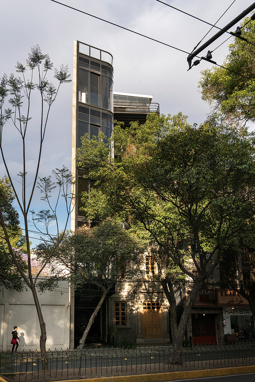 Офисы в историческом здании в Мехико 
