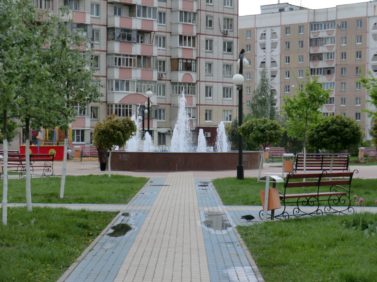 Белгородская п. Посёлок Майский Белгородской области. Майский Белгород. Парк в Майском Белгород. Поселок Майский город Белгород.