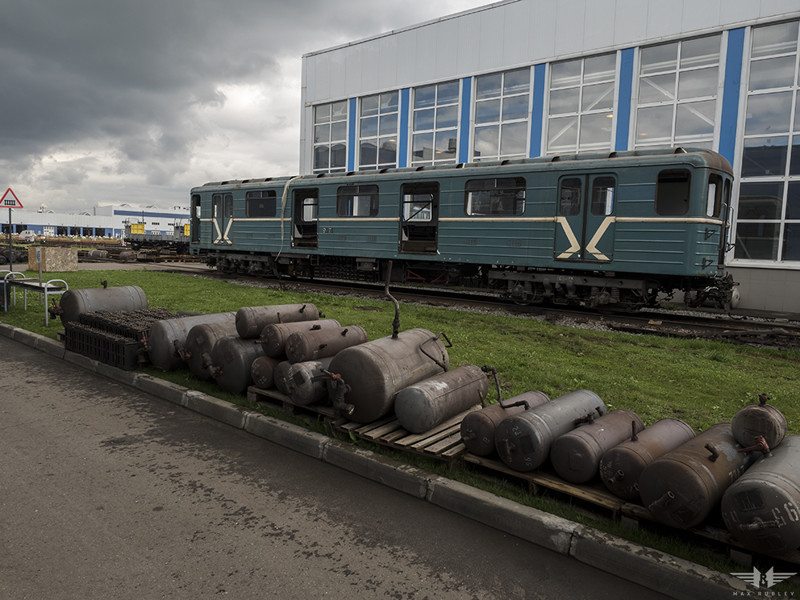 Как умирают вагоны московского метро Как умирают вагоны московского метро вагон, метро, москва, утилизация