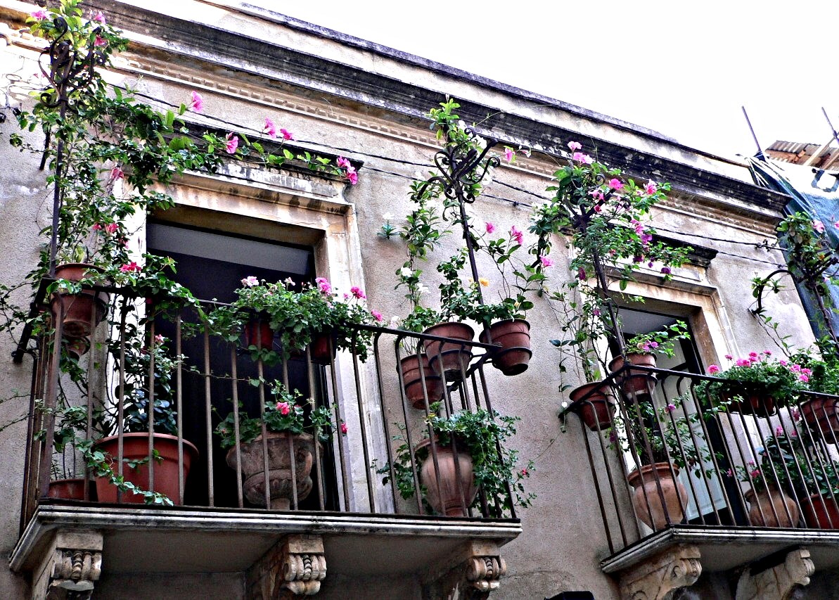 taormina balconi fioriti 35 Worlds Most Beautiful Balconies
