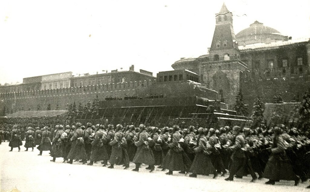 381928 Парад 7 ноября 1941 года Дмитрий Николаевич Бальтерманц.jpg