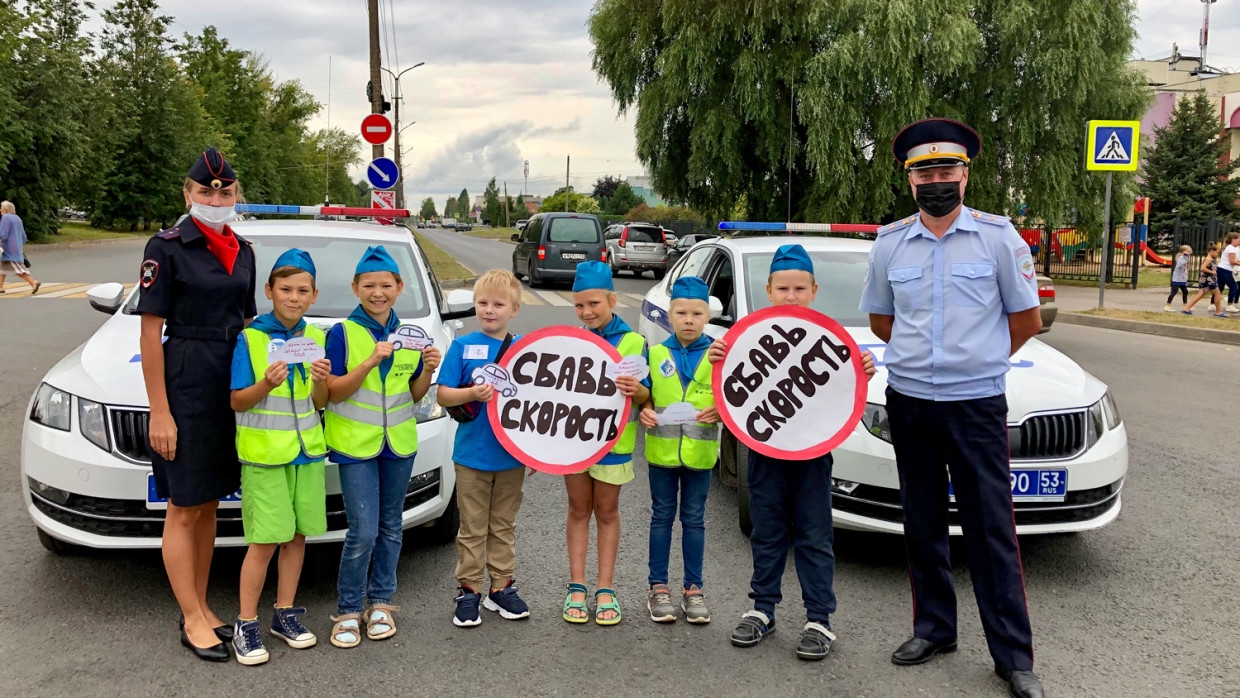 Камчатские правоохранители показали детям «автомобильные ловушки»