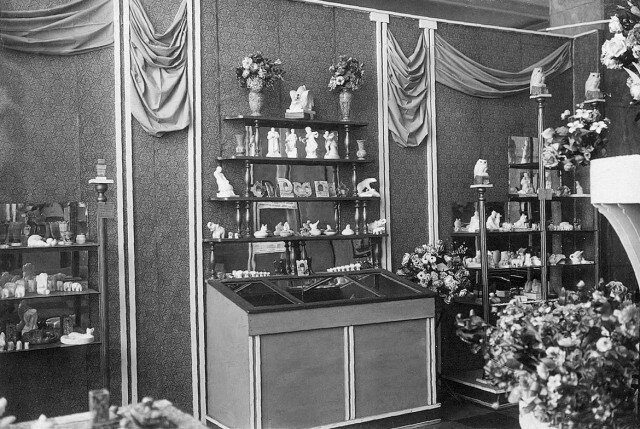 Выставка изделий советского ширпотреба в 1941 году Выставка изделий советского ширпотреба в 1941 году