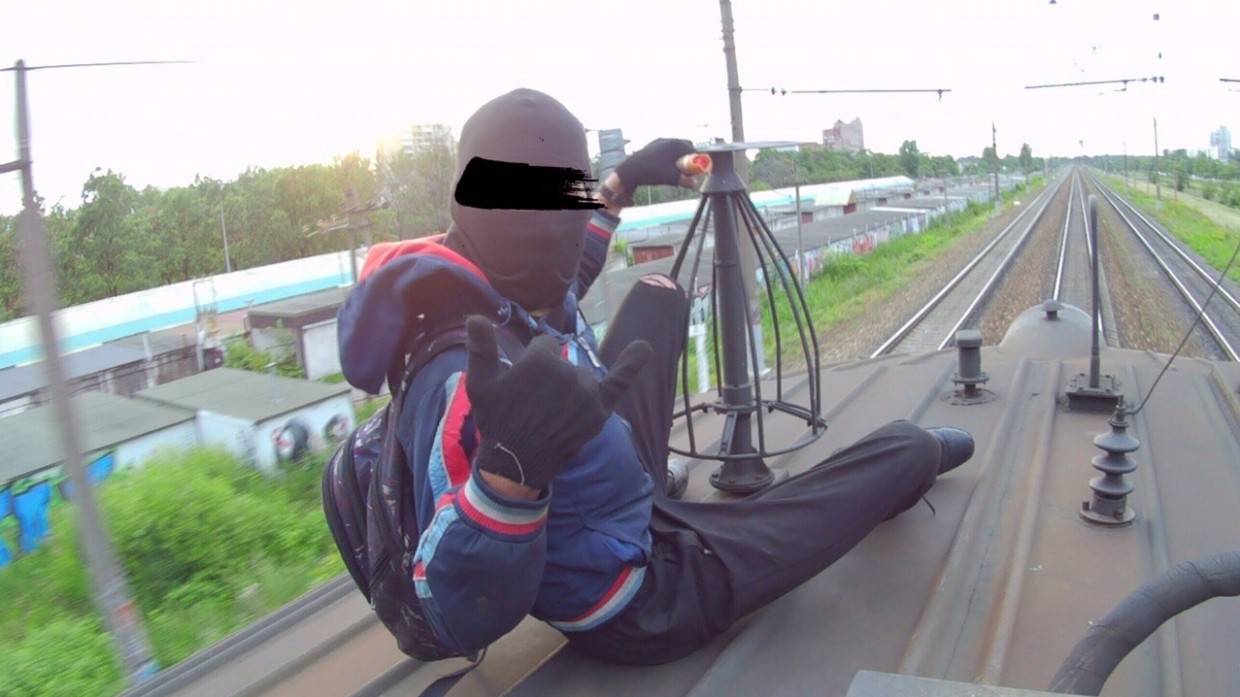 Детский психолог Наумова нашла объяснение стремлению подростков к зацепингу