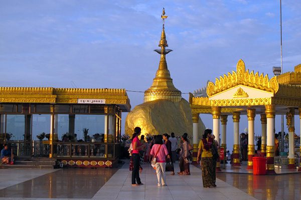 Необъяснимо, но факт: Золотой камень в Мьянме, который плевать хотел на законы физики Золотой камень,Мьянма,пагода