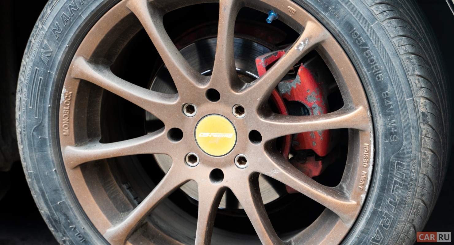 Какие колёсные диски лучше держат удар: кованые, литые или стальные