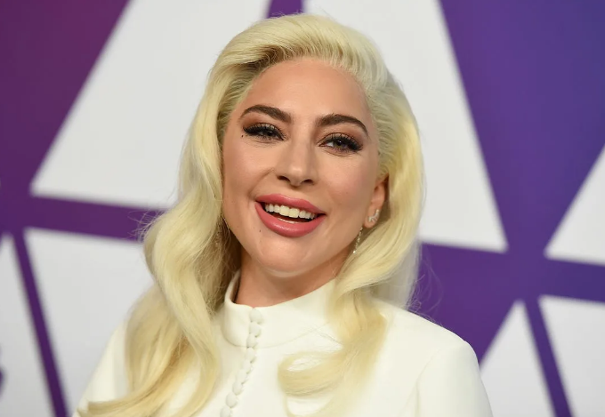 Эпатаж и лирика певицы Lady Gaga зарубежная,исполнитель