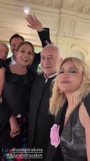 Торт с лепестками роз, виды на Кремль и Ксения Собчак среди гостей: оперный певец Ильдар Абдразаков отметил 10-ю 