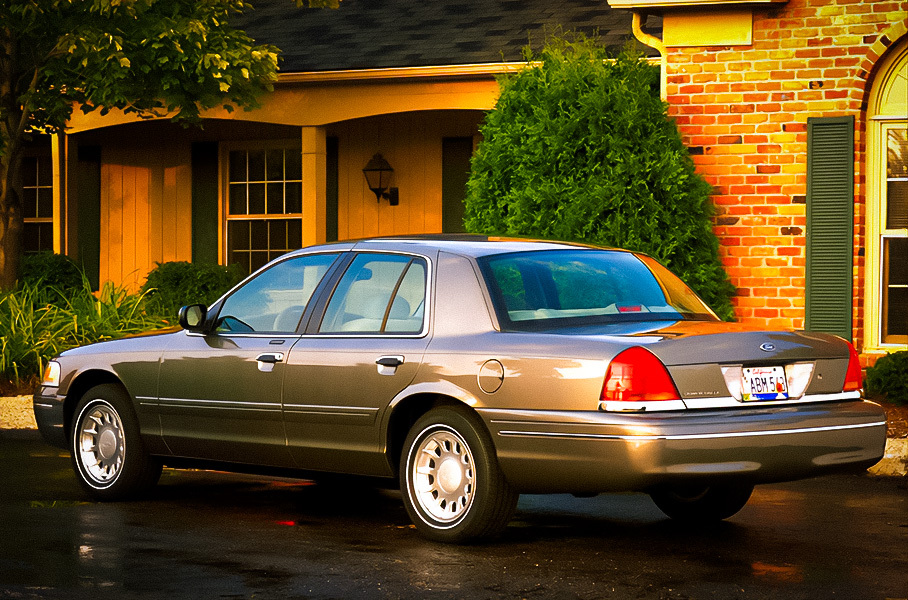 Коп в отставке: 30 лет славному Ford Crown Victoria Читальный зал