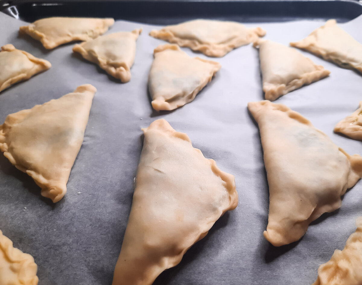 Греческие закусочные пирожки с фетой можно, тесто, пирожков, нужно, шпинат, мелко, планируете, взять, качестве, понадобится, очень, выходит, каждый, рецепте, довольно, диагонали, лепим, начинка, треугольные, момент