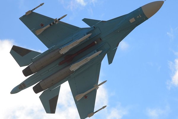 Су-34 утопил корабль на Каспии прямым попаданием ракеты Х-31(видео) Су-34 утопил корабль на Каспии прямым попаданием ракеты Х-31(видео)