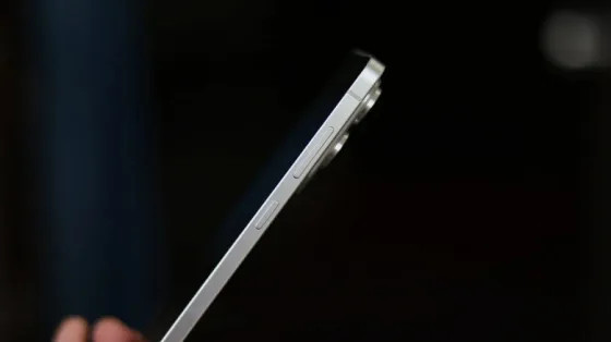 Samsung Galaxy S26, Galaxy S26 Plus и Galaxy S26 Ultra станут тоньше и получат улучшенную камеру с 3-кратным оптическим зумом