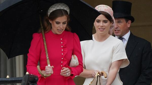 Пожалел племянниц:король Карл не решился лишить Беатрис и Евгению титулов принцесс - свежие новости на Toplenta