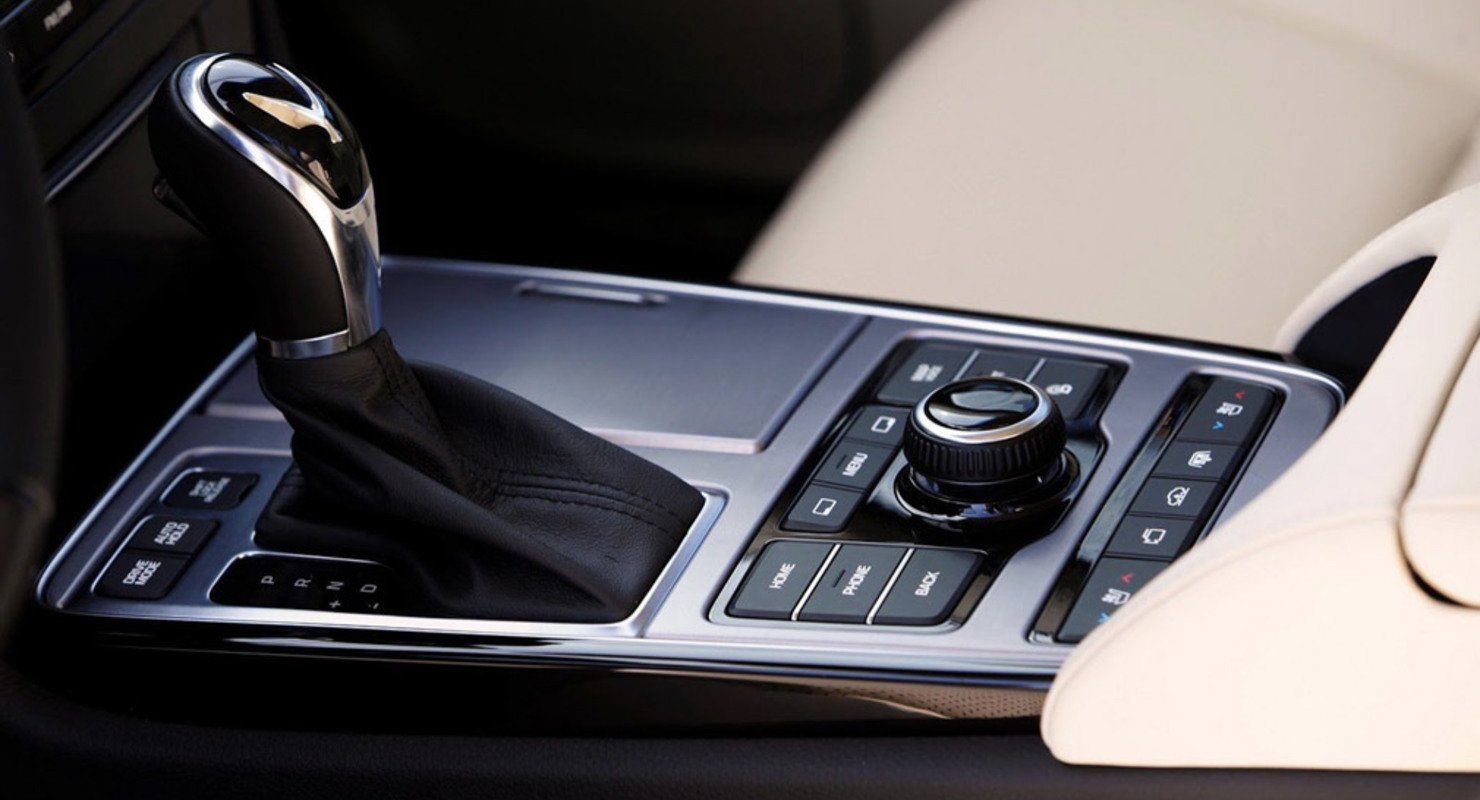 Эксперт советует водителям со слабым здоровьем не менять автомат на механику