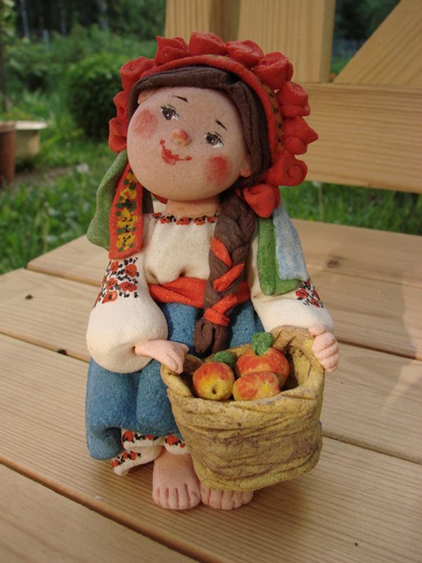 Одухотворённый народец Валентины Петруниной 