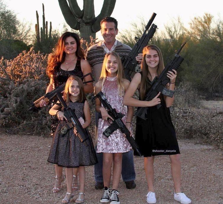 Вот именно поэтому дети стесняются своих родителей Вот именно поэтому дети стесняются своих родителей