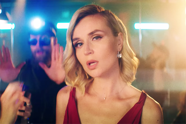 "На расстоянии": Полина Гагарина представила клип на новую песню о несчастной любви Шоу-бизнес