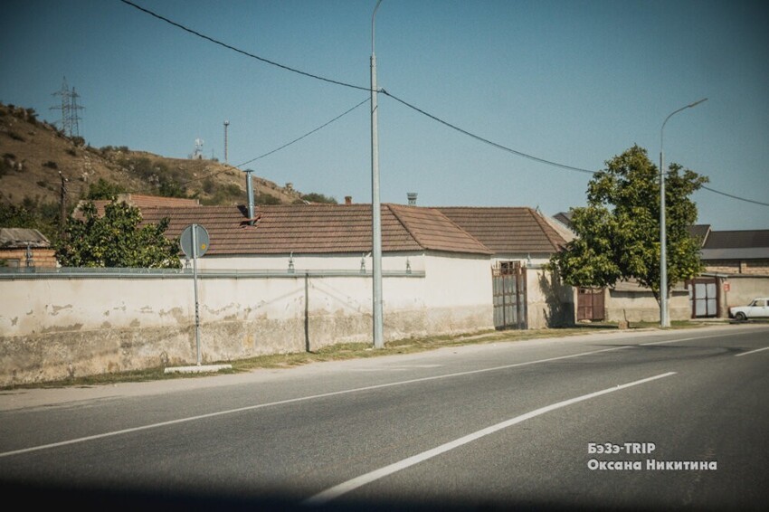 Вопрос на засыпку: почему окна домов в Кабардино-Балкарии не выходят на улицу? Кабардино-Балкария,Кавказ,традиции