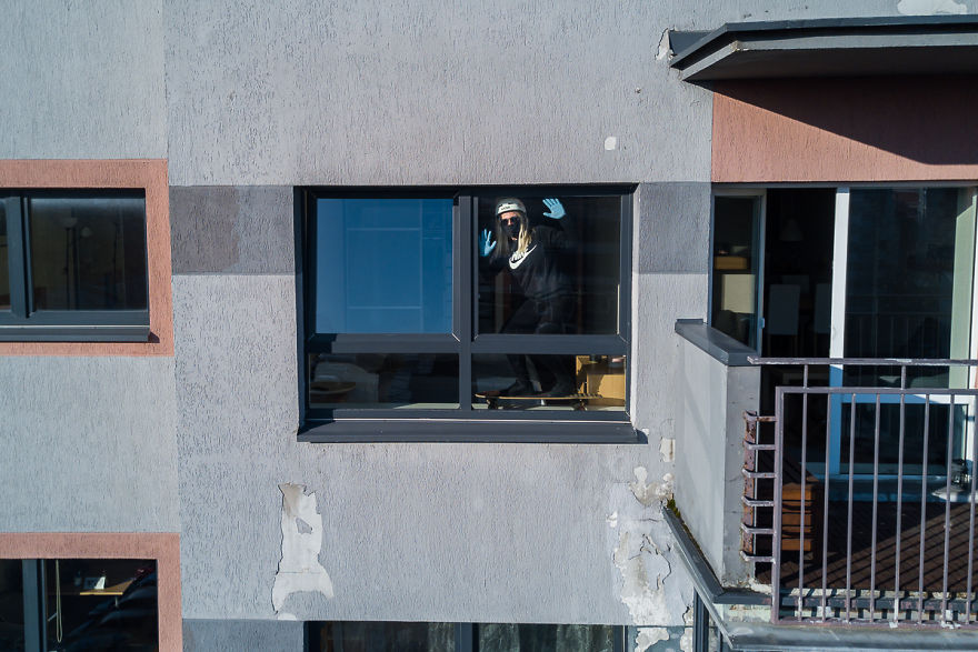 16 зарисовок о том, как люди проводят время в карантине, сделанные при помощи дронов 16 зарисовок о том, как люди проводят время в карантине, сделанные при помощи дронов