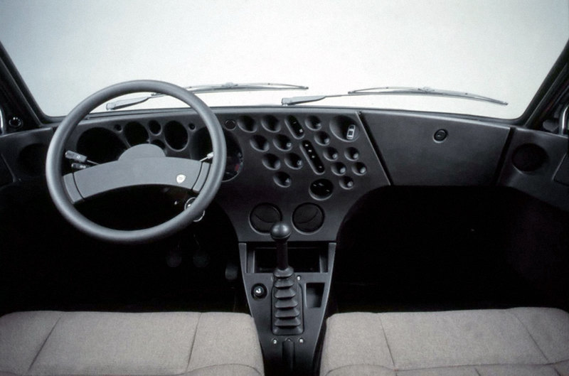 От «джойстика» до «кокпита»: необычные автомобильные панели приборов автомобили