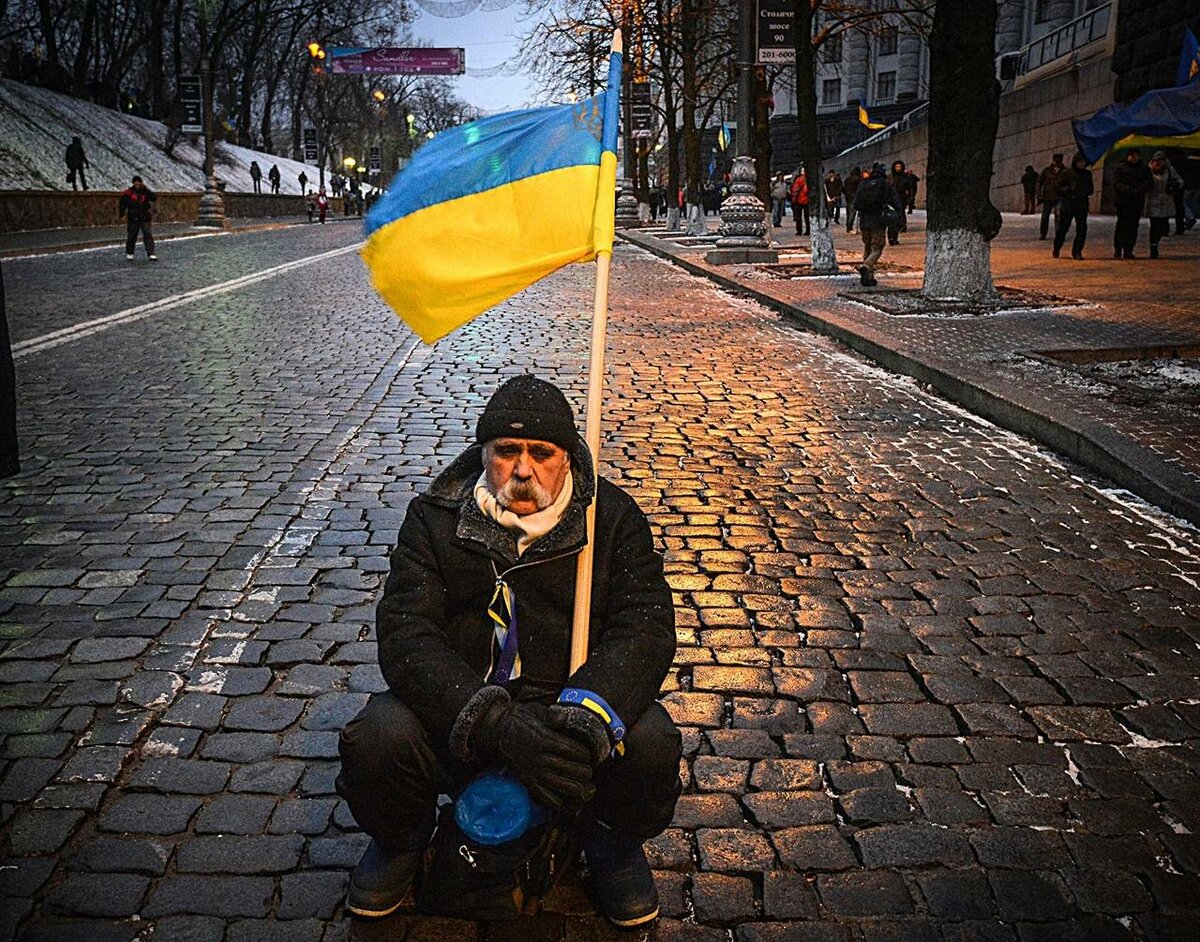 Может кто-то вспомнит на Украине, а в Украине особенно, за что стоял Майдан? умных, гадить, самых, Украина, сейчас, сказки, поэтому, России, наглосаксы, Украины, Россия, только, самые, умные, Светлое, Россию, дверь, обещания, зарплаты, власти