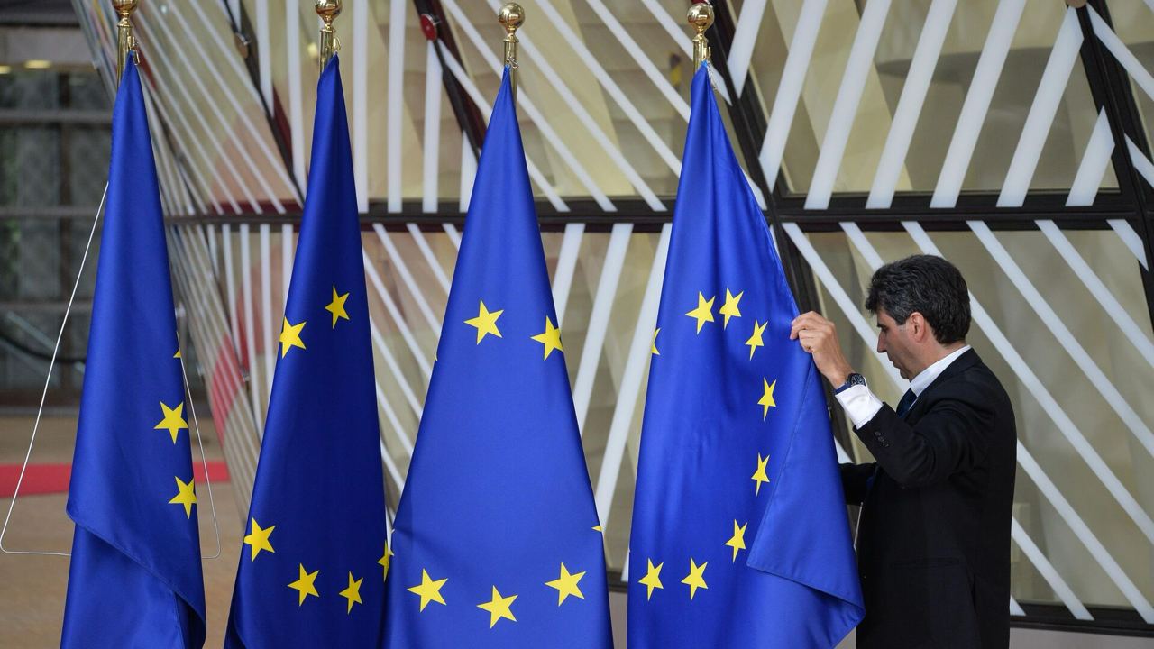 Как сообщает AFP, сегодня ЕС согласовал 17-й пакет санкций против России, в который войдут...