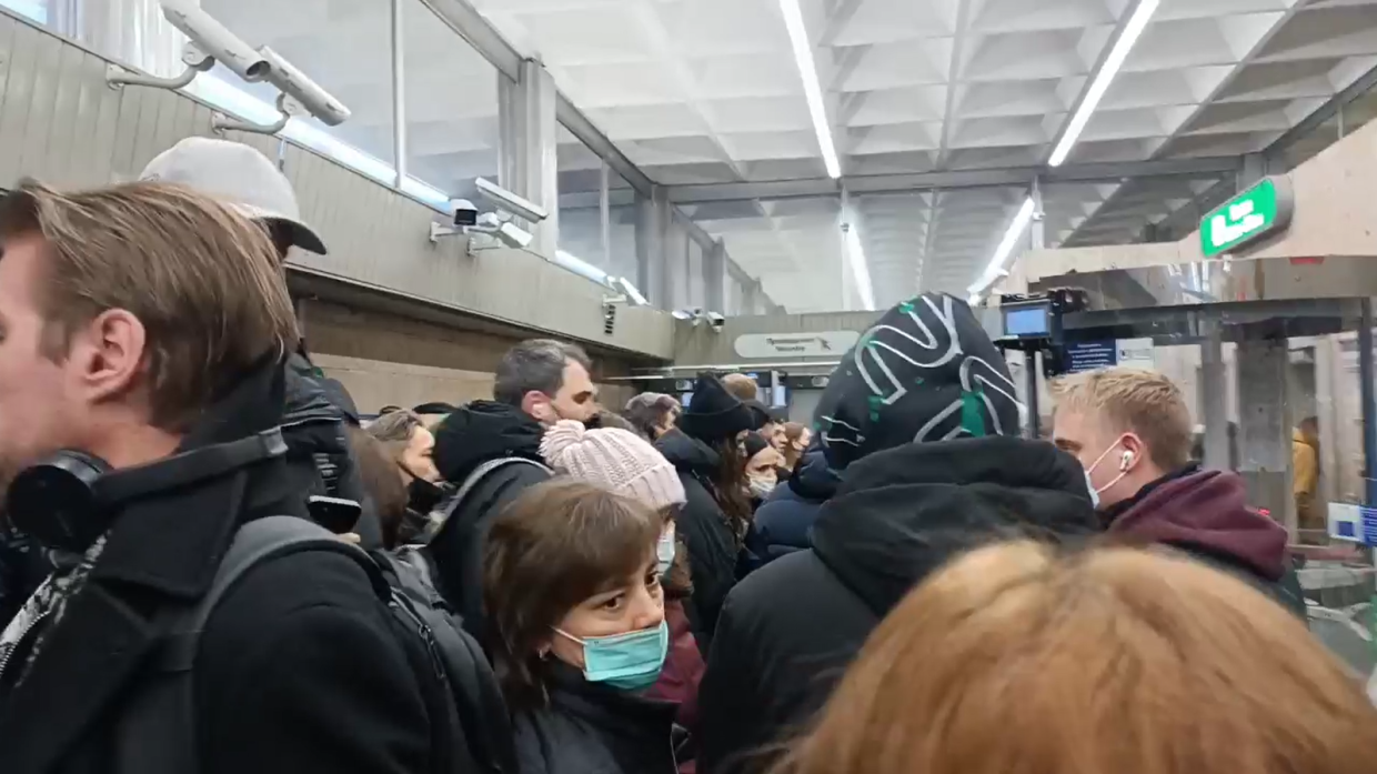 На те же грабли: начало нерабочей недели в Петербурге ознаменовалось давкой в метро Общество