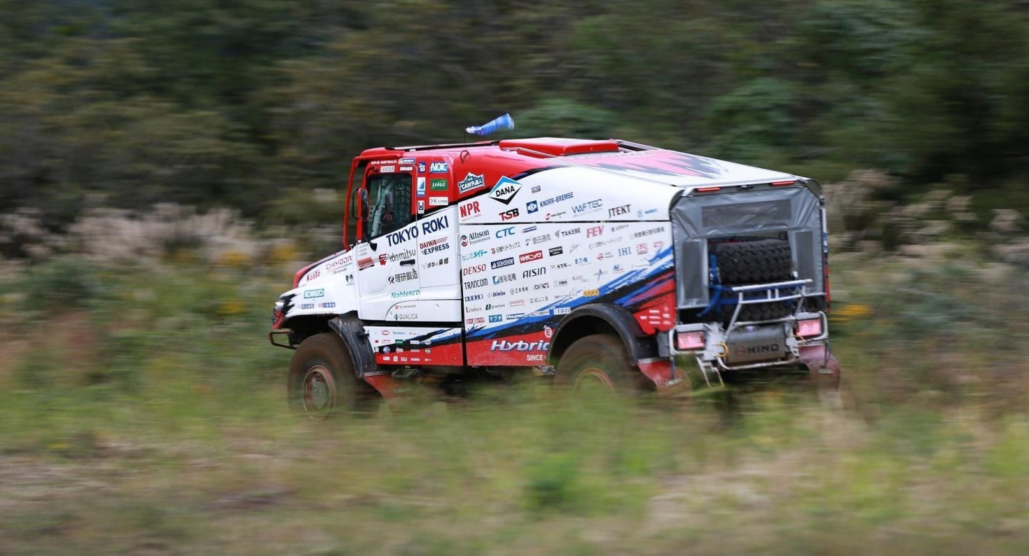 Японская Hino собрала гибридный грузовик для ралли «Дакар»