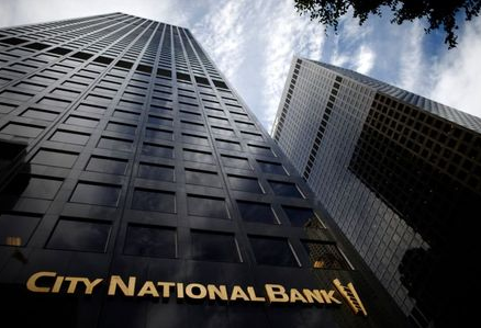 A City National Bank office is seen in downtown Los Angeles, California January 22, 2015. Royal Bank of Canada is pushing deeper into the U.S. wealth management business, saying on Thursday it will buy Los Angeles-based City National Corp for $5.4 billion in a deal that targets City's stable of high-net worth clients. REUTERS/Lucy Nicholson (UNITED STATES - Tags: BUSINESS)