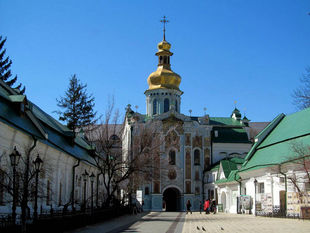 Апрельский Киев. Памятники, плакаты, символы, Лавра Апрельский Киев. Памятники, плакаты, символы, Лавра