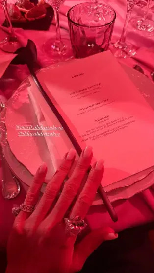 Торт с лепестками роз, виды на Кремль и Ксения Собчак среди гостей: оперный певец Ильдар Абдразаков отметил 10-ю 