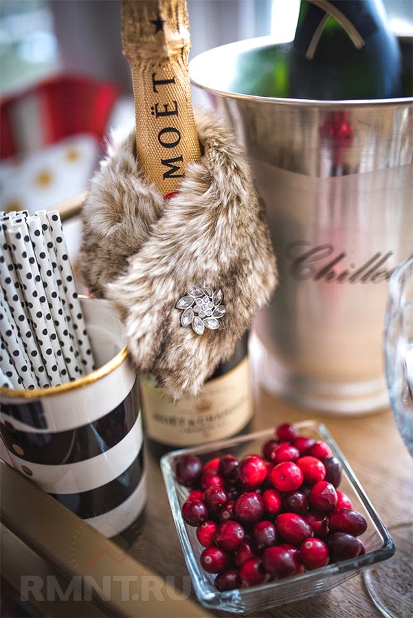 Идеи для новогоднего украшения бутылки шампанского просто, ленты, можно, Можно, декор, поэтому, своими, очень, только, использовать, Такой, простой, хотите, бутылки, чехол, шампанское, закусить, Получится, потребовались, в одном —