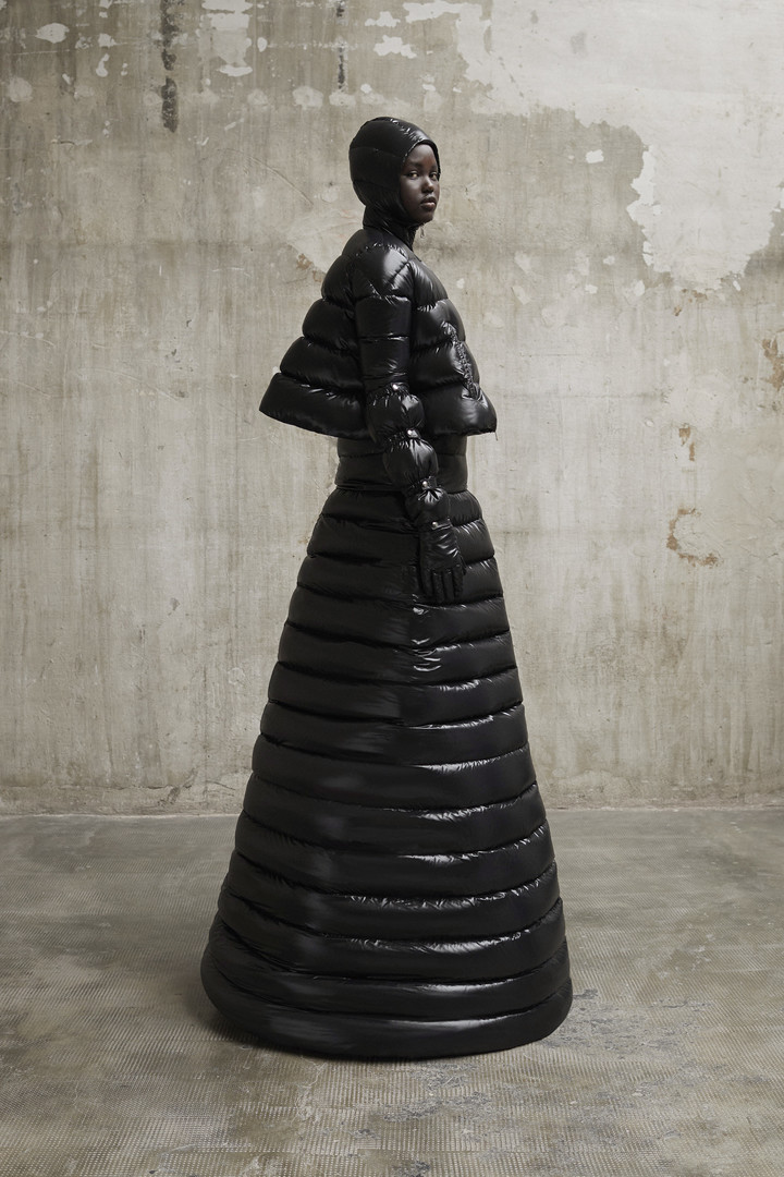 Ноу-хау в мире моды: платья из пуховиков Ноу-хау в мире моды: платья из пуховиков дизайнеры,мода,мода и красота,модные тенденции