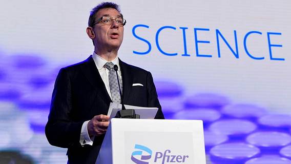 Гендиректор Pfizer заявил, что люди вернутся к нормальной жизни в течение года