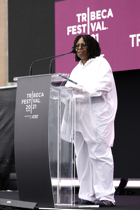 Джулианна Мур с мужем, Эмили Ратажковски, Ванесса Хадженс и другие гости Tribeca Film Festival Звезды,Красная дорожка