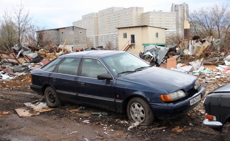 Автомобили, которые нашли во время сноса московских гаражей 