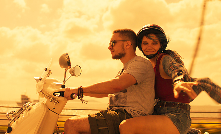 Пять причин посмотреть сериал "Колл-центр" с Павлом Табаковым и Юлией Хлыниной