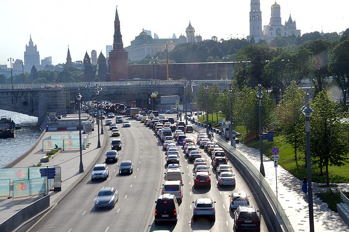 Впервые за период режима самоизоляции в Москву вернулись пятибалльные пробки
