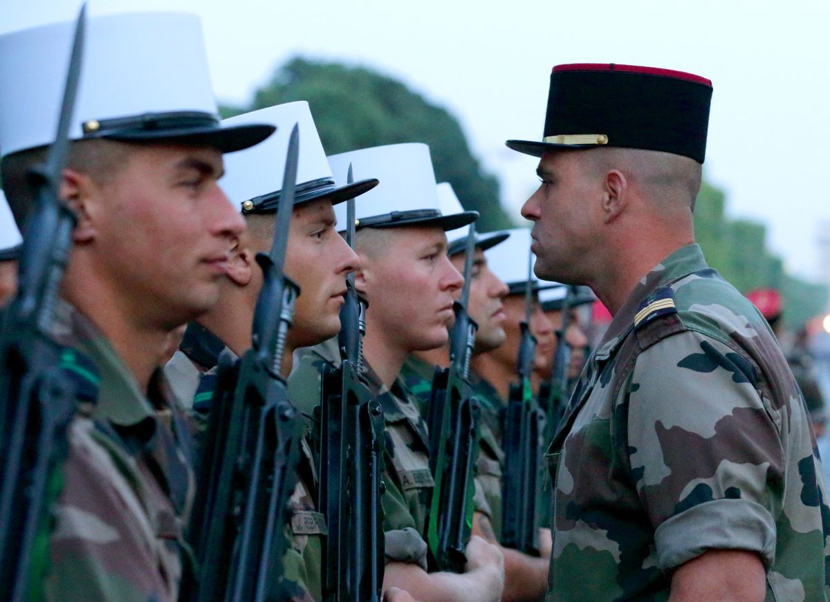 Французский десант. Иностранный Легион Франции. Армия Франции иностранный Легион. Иностранный Легион Франции 2020. Легион армия во Франции.