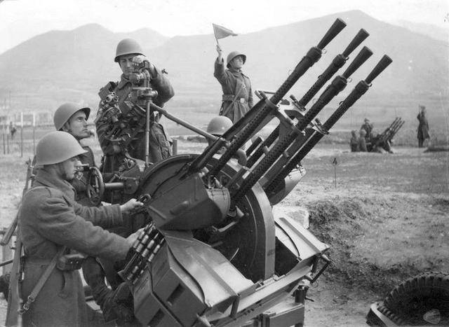 Служба и боевое применение китайских зенитных пулемётных установок в годы холодной войны Служба и боевое применение китайских зенитных пулемётных установок в годы холодной войны россия