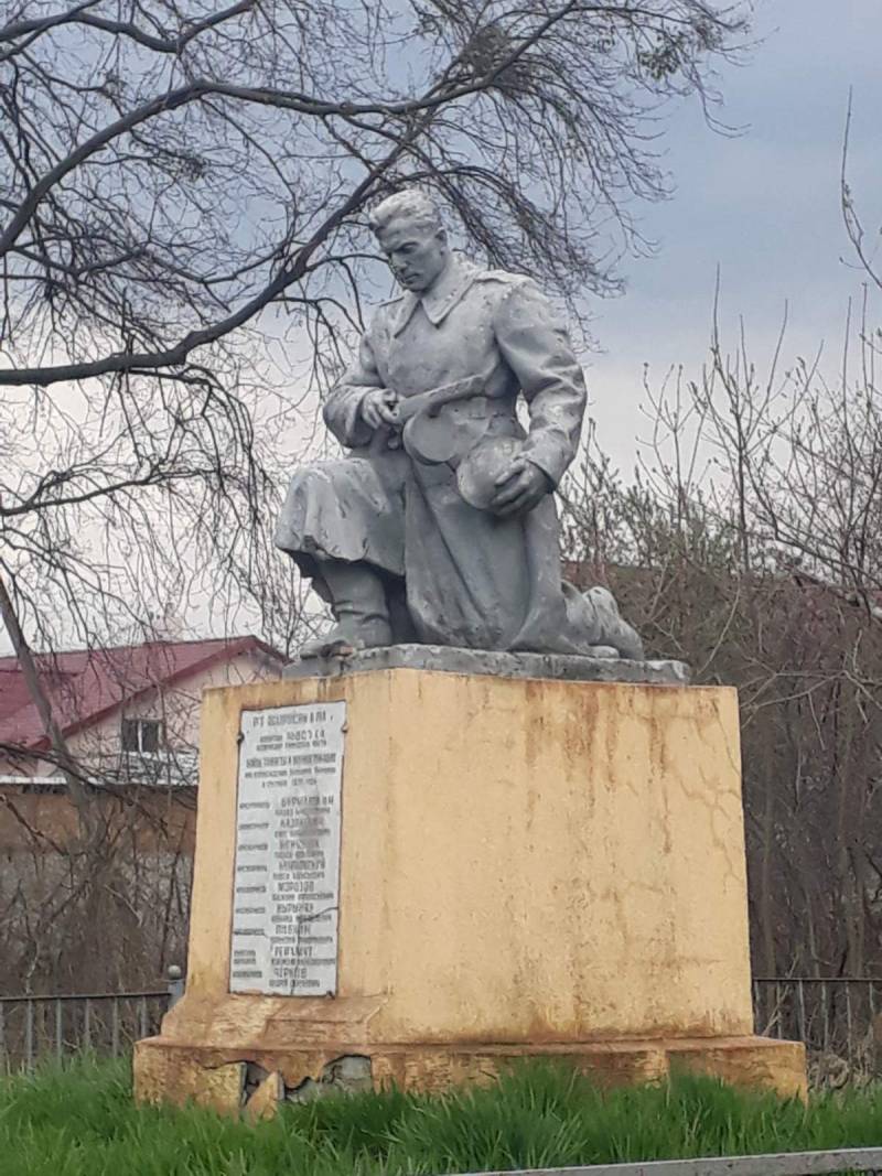 Западная Украина: памятники, память и беспамятство Западная Украина: памятники, память и беспамятство украина