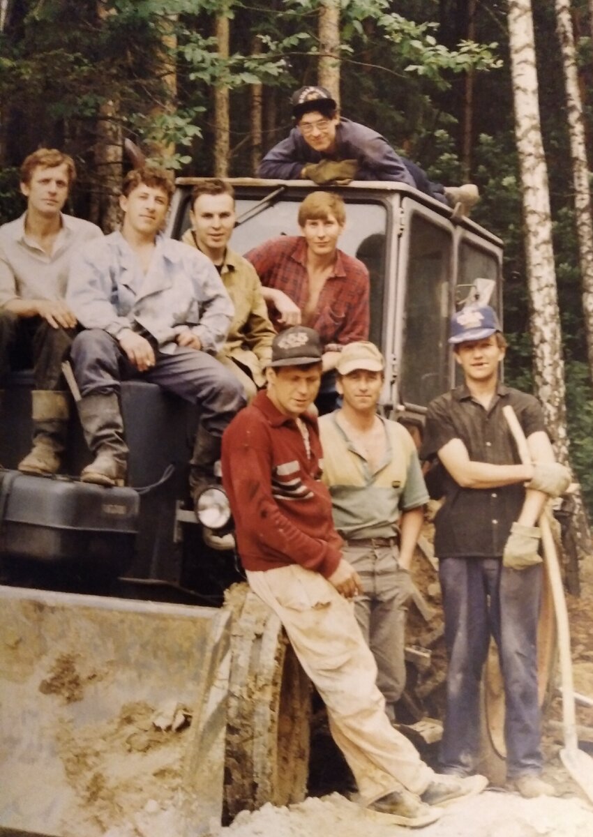 1994 год, пять человек на фото москвичи.