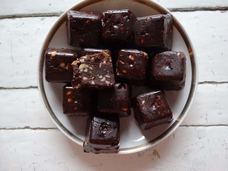 Домашние ириски. Домашние шоколадные ириски. Конфеты ириски. Ириски с шоколадом. Ириски фадж.